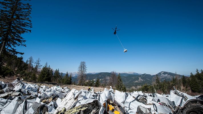 Telediario 1 - Un mes de la tragedia del vuelo de Germanwings