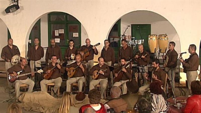 Tenderete - 26/04/15 con Atacayte, Conchy Vera y el cuatrista venezolano Gustavo Colina. - Tenderete | Ver