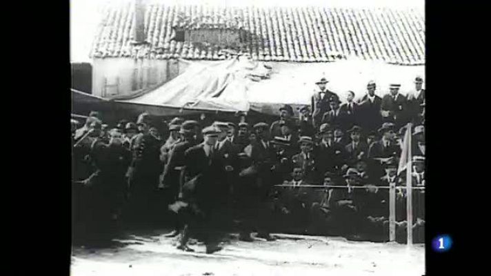 L'Informatiu - Una mirada als derbis Espanyol-Barça a l'Informatiu Cap de Setmana - 25/04/2015