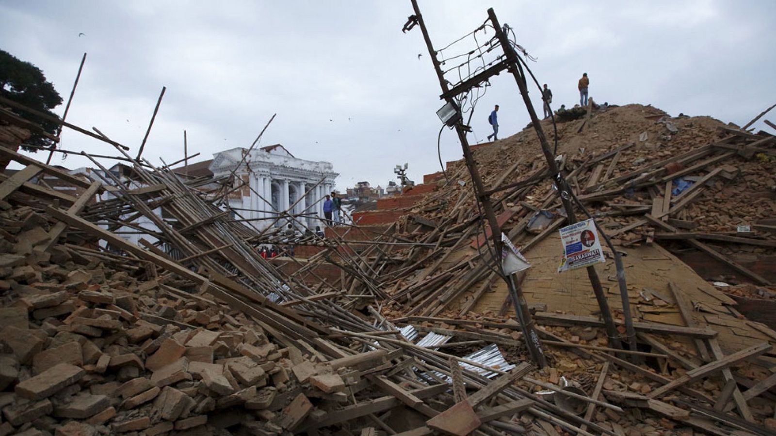 Sigue sin haber constancia de víctimas españolas en Nepal