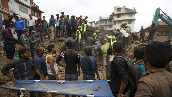 Telediario 1 - El terremoto más grave de los ocurridos en Nepal desde 1934