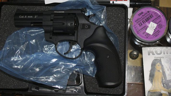 Telediario 1 - La Guardia Civil ha desarticulado una red de tráfico de armas con posibles vinculaciones con organizaciones terroristas