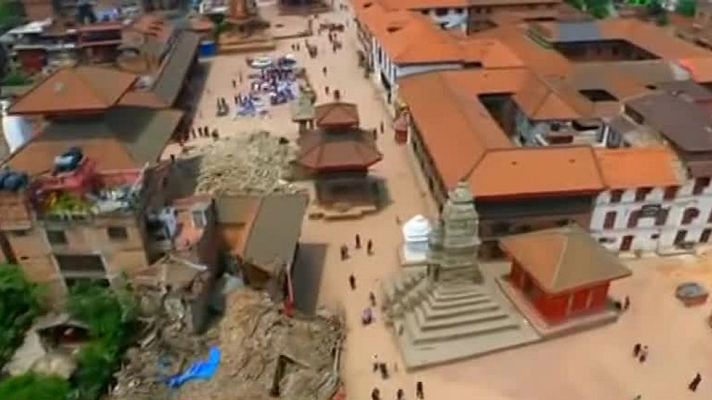 Telediario 1 - La destrucción del terremoto de Nepal, vista desde el aire
