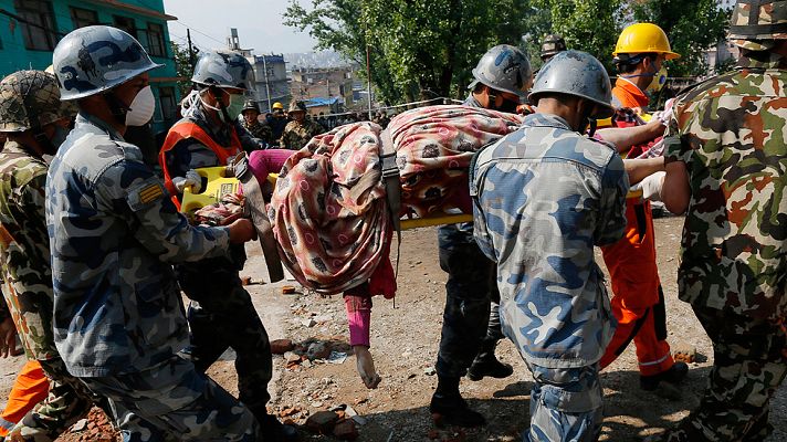 Telediario 1 - Terremoto en Nepal