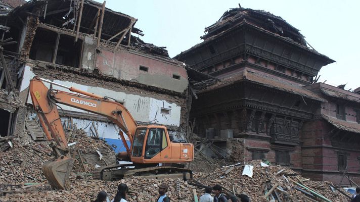 Telediario 1 - El coste de la catástrofe en Nepal puede superar su PIB