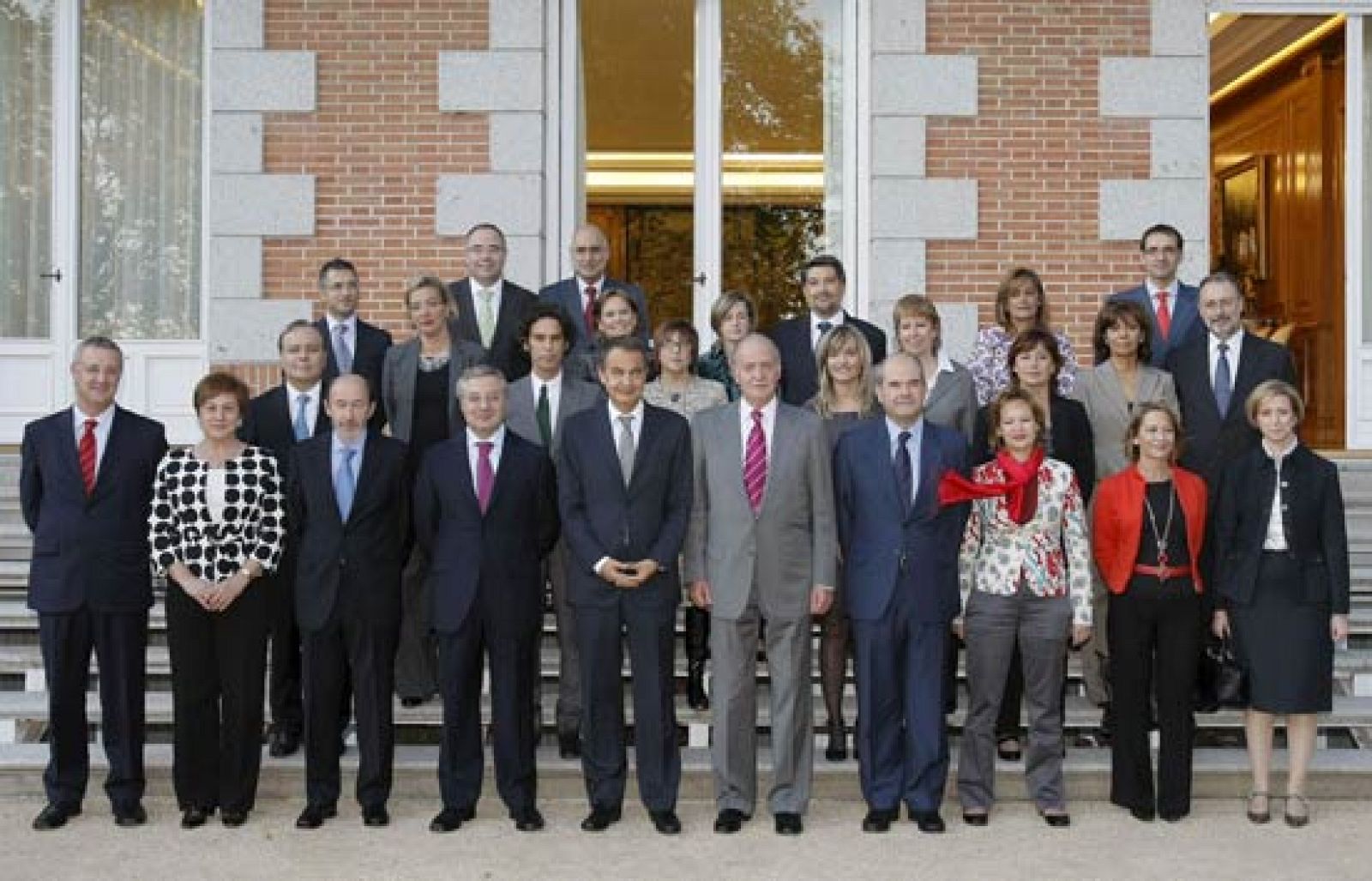 El Rey recibe a la nueva Ejecutiva Nacional del PSOE | Ver