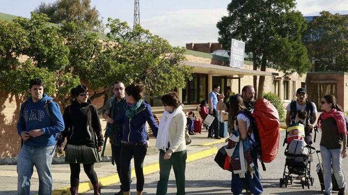 Telediario 1 - Llegan a Madrid 44 españoles evacuados desde Nueva Delhi