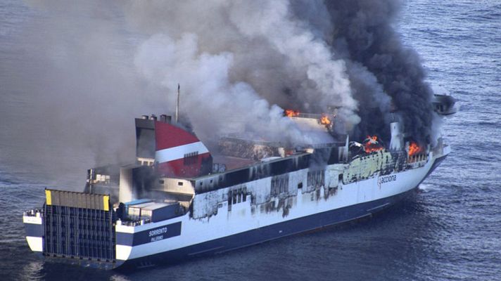 Telediario 1 - Tareas de extinción del incendio de un ferry en Mallorca