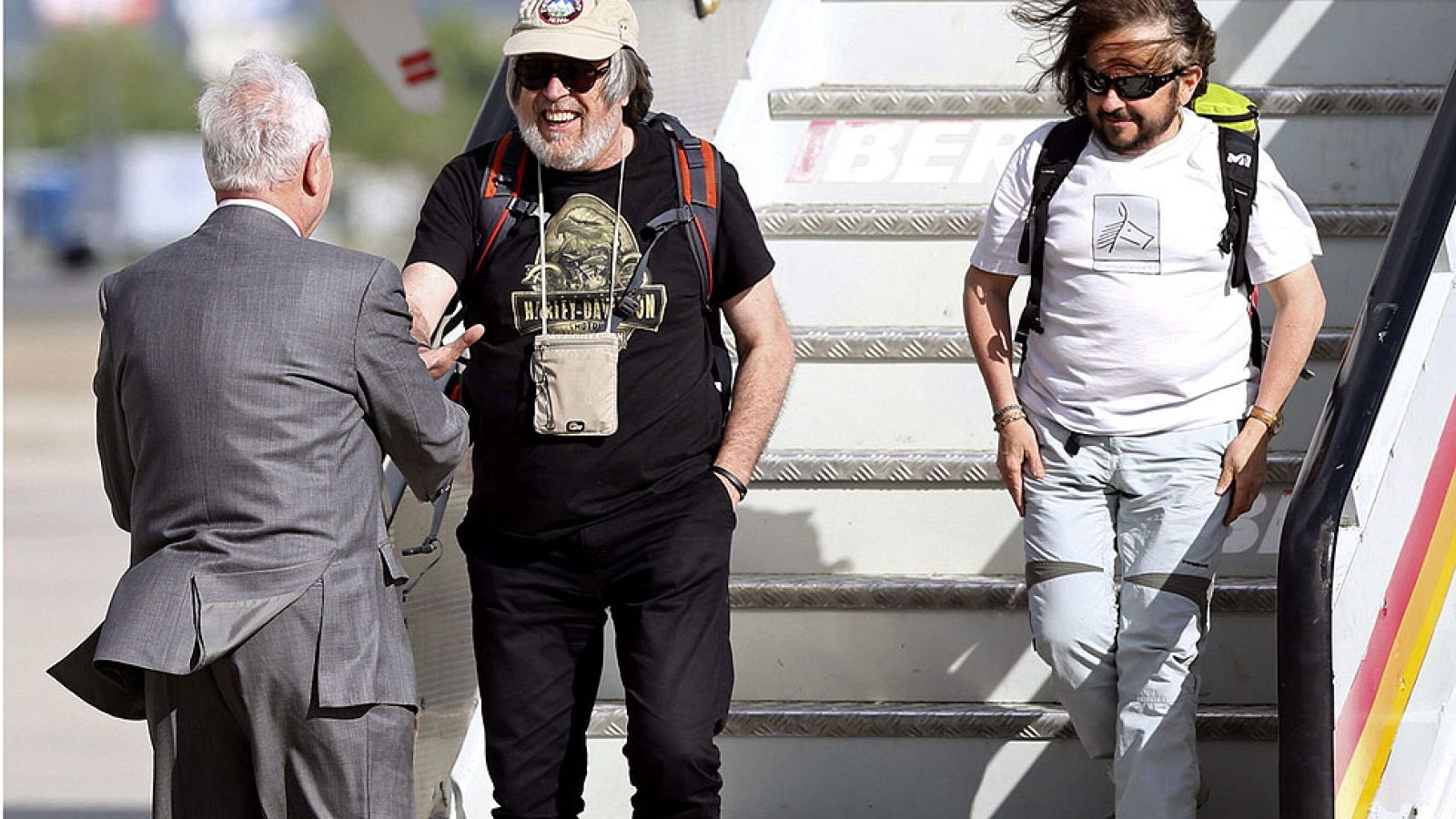 El Gobierno repatría a 83 españoles y busca a otros 78 desaparecidos tras el terremoto de Nepal | Ver