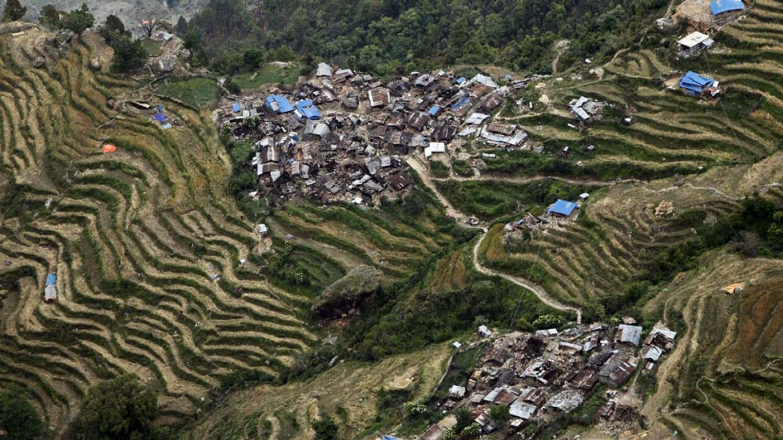 La ayuda empieza a llegar a las zonas más afectadas por el seísmo de Nepal | Ver