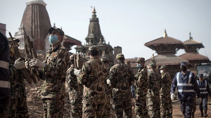 Telediario 1 - Los familiares de desaparecidos en Nepal critican la "inacción" del Gobierno