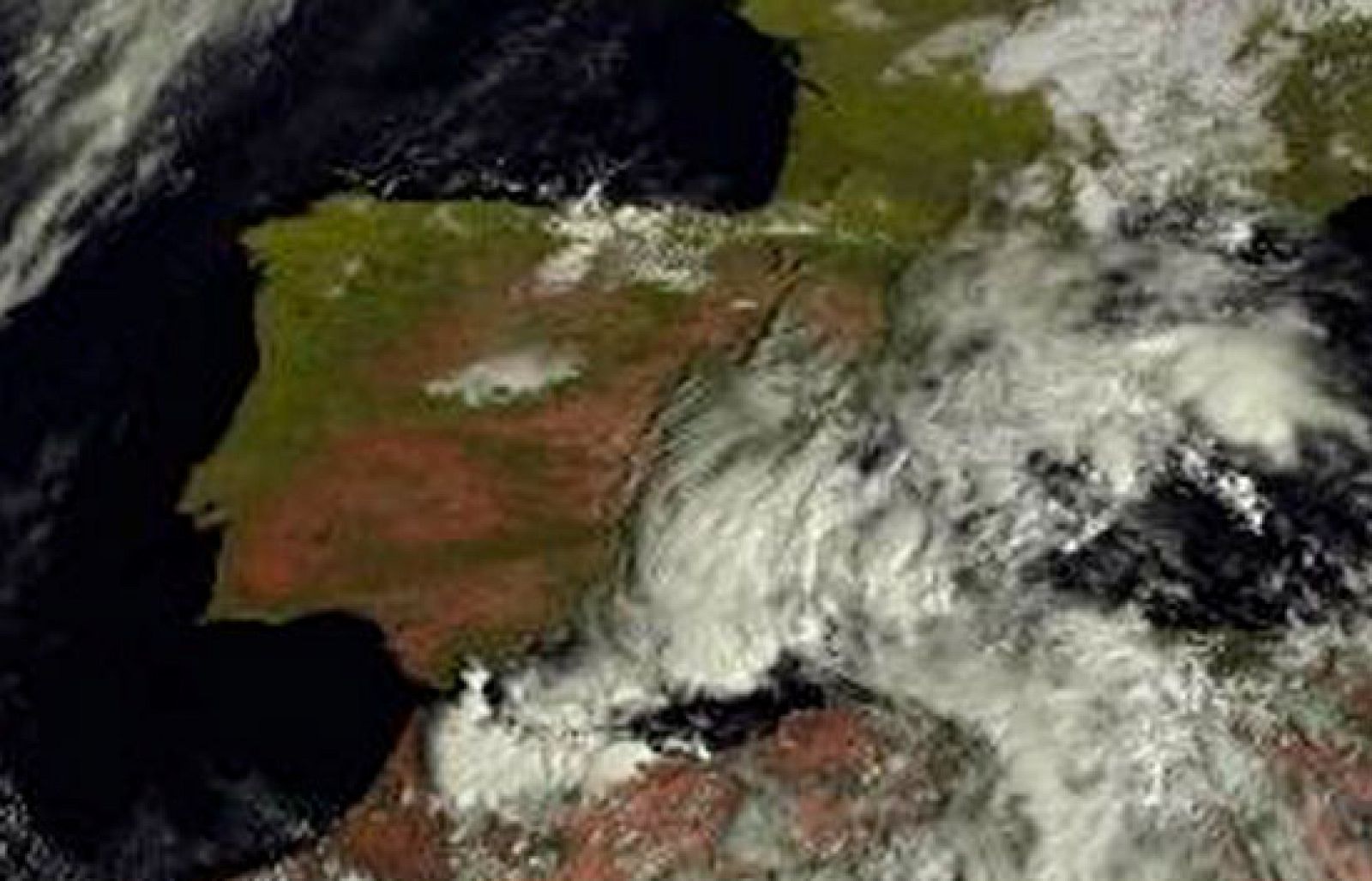 La lluvia obliga a cerrar el puerto de Valencia y cortar varias carreteras | Ver