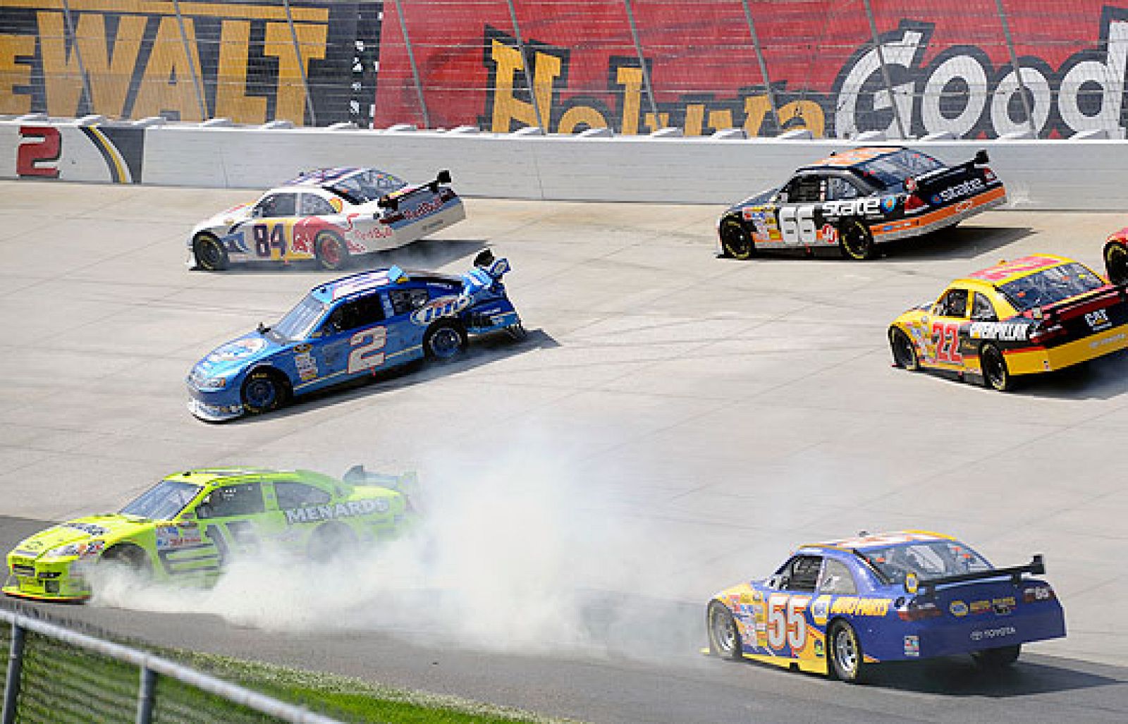 Accidente múltiple en la Nascar.