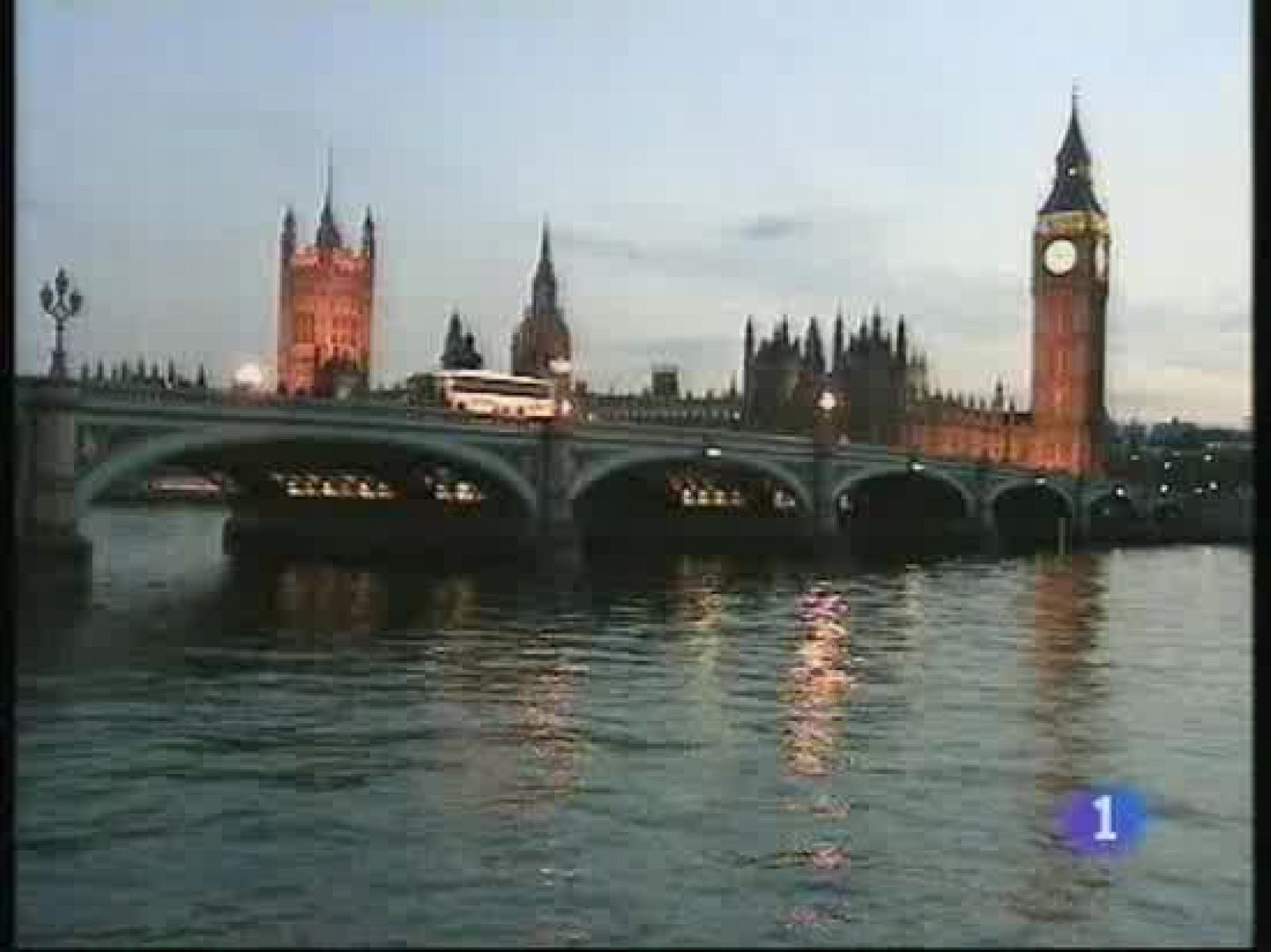 Tras la nacionalización de bancos islandeses, muchos británicos no pueden recuperar su dinero | Ver