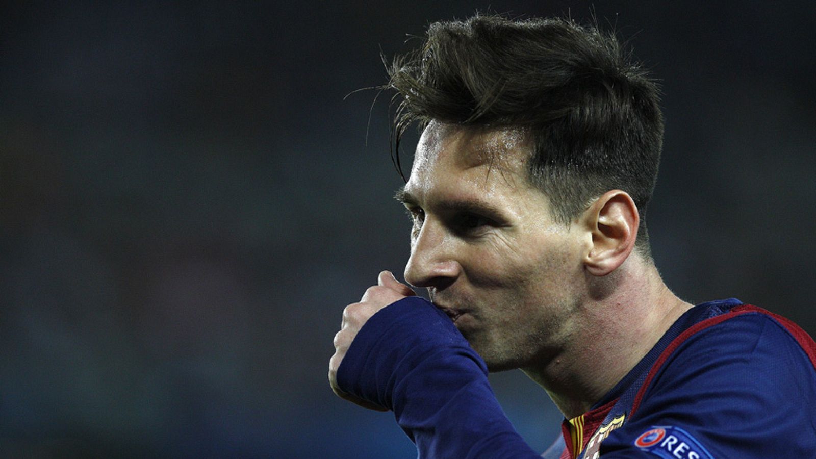 Recupera un balón Alves y encuentra a Messi, que suelta un latigazo desde la media luna superando a Neuer en el primer palo. El guardameta alemán, tras grandes intervenciones, no pudo hacer nada ante el disparo del delantero culé.