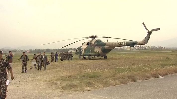 Telediario 1 - Búsqueda de seis españoles en Nepal