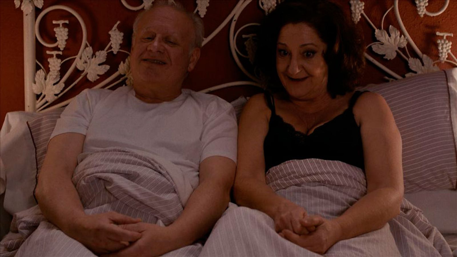 Cuéntame cómo pasó - Nieves y Miguel hacen 'piececitos'