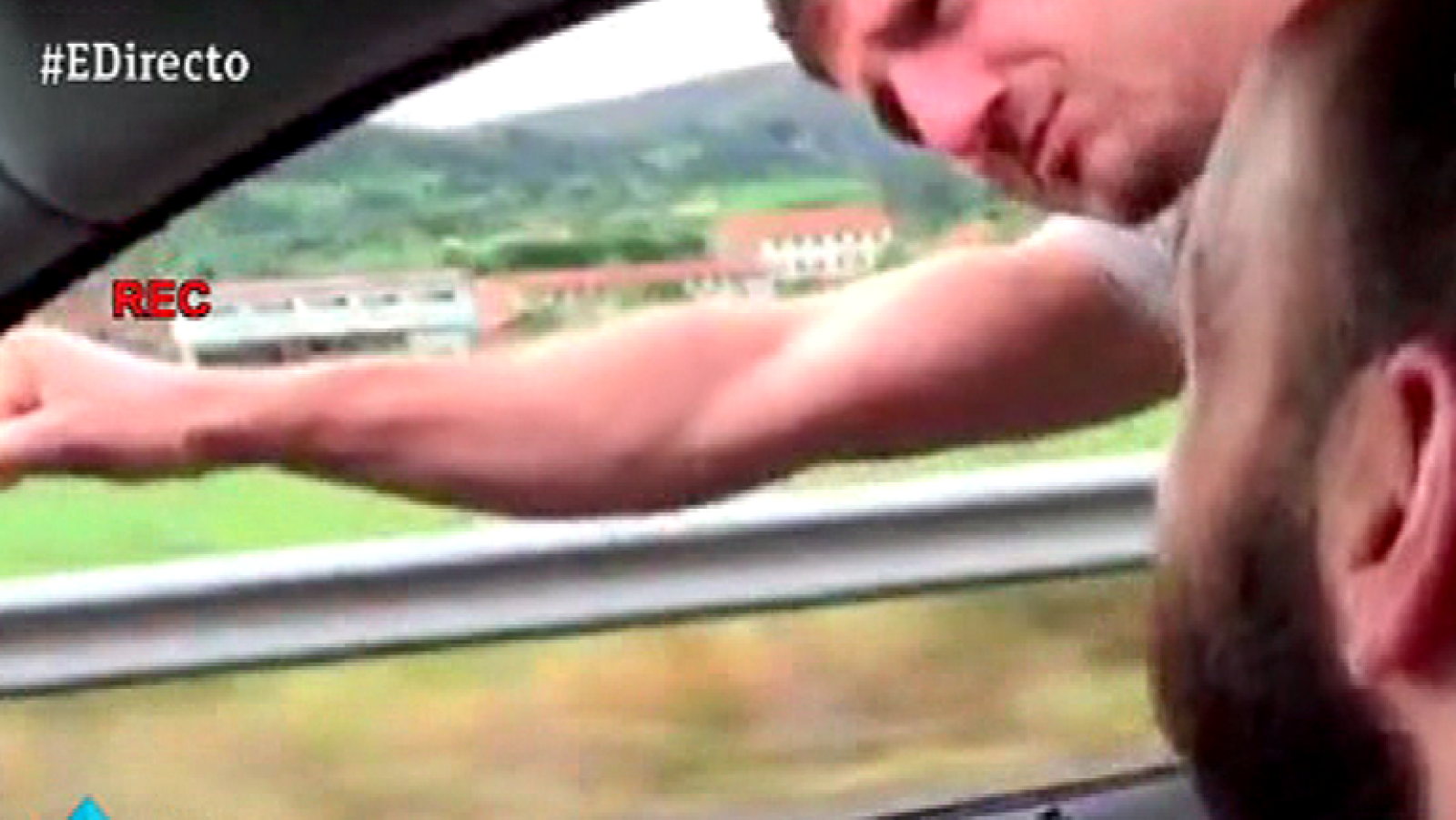 Un bombero, multado por hacer de 'Superman'