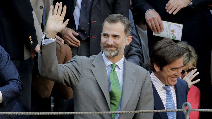Telediario 1 - Don Felipe asiste, por primera vez como rey, a una corrida de toros