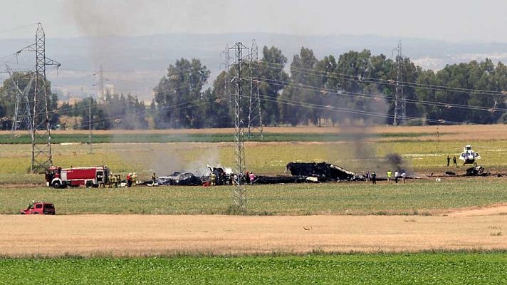 Telediario 1 - Se estrella un avión militar en Sevilla