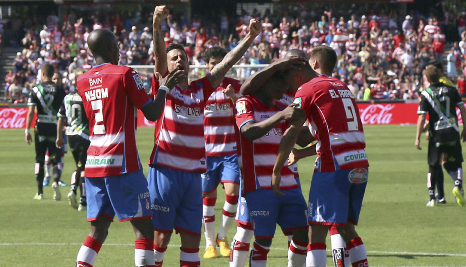 El Granada venció sin demasiados apuros al Córdoba por 2-0, con goles de Diego Mainz y del marroquí Youssef El Arabi, éste último de penalti, y dio un paso importante en su lucha por mantenerse en Primera División.