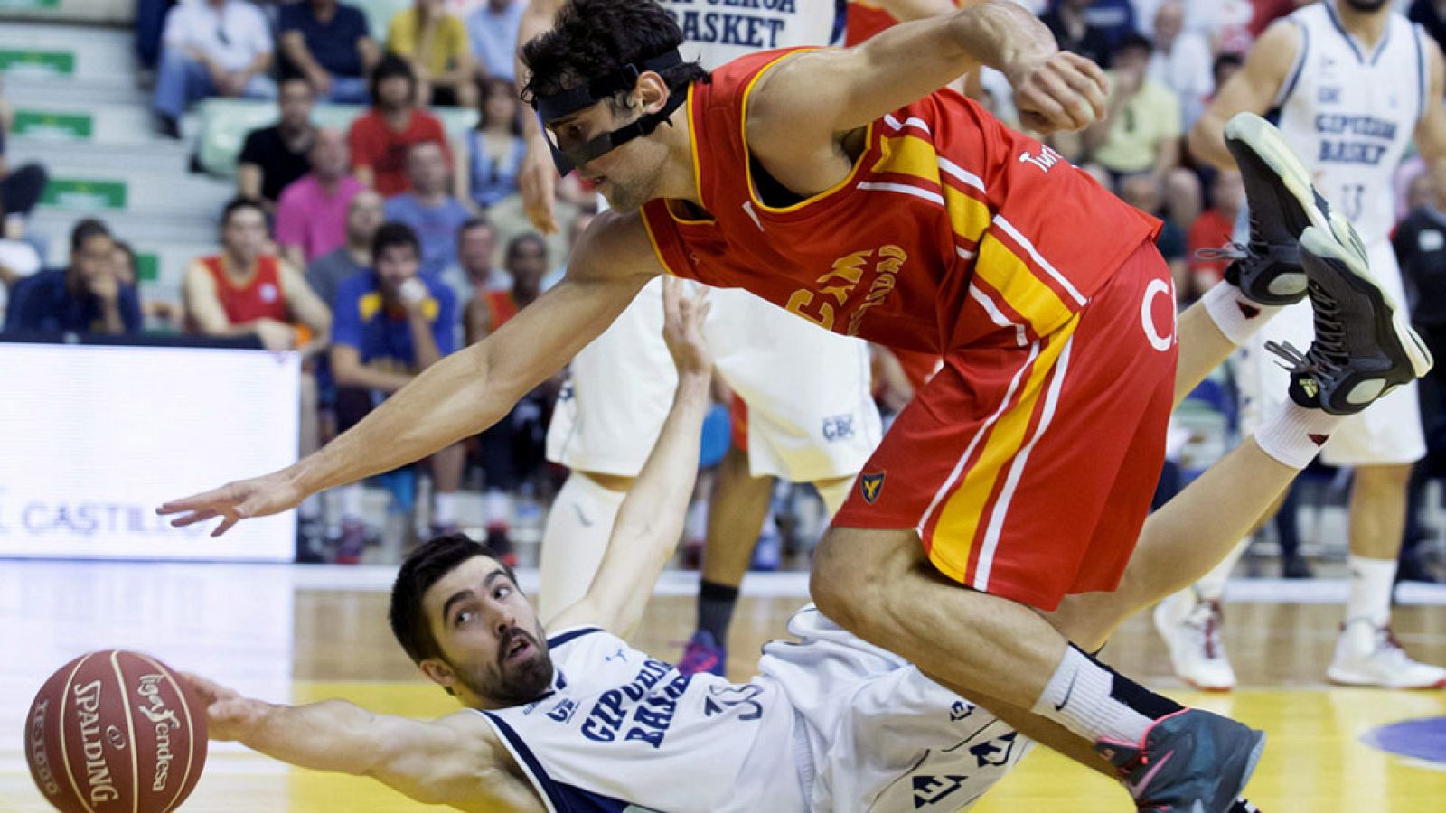 Un UCAM Murcia brillante se impuso al Gipuzkoa Basket (99-68), celebrando a lo grande su partido 600 en la Liga Endesa y manteniendo vivo su sueño por estar en el próximo Playoff
