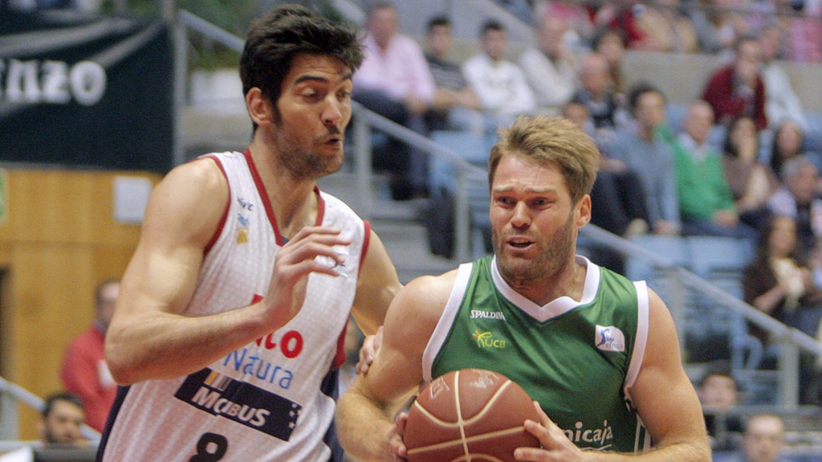 El conjunto gallego remontó la desventaja de nuevo puntos que tenía al descanso y la ausencia por lesión de Corbacho para imponerse con 24 puntos de Waczynski como hombre más destacado.