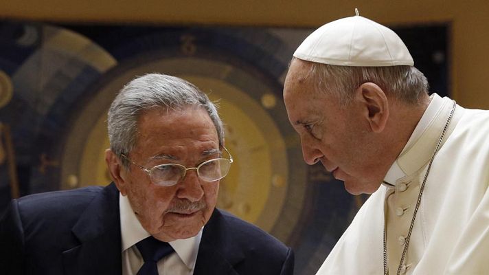 Los desayunos - Castro: "Si el papa continúa hablando así volveré a rezar"