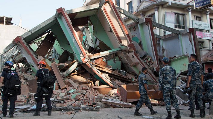 Telediario 1 - El epicentro del nuevo terremoto se encuent junto al Everest