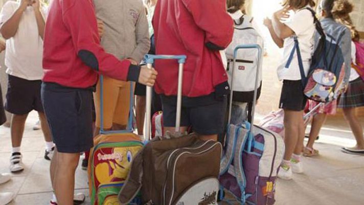 Telediario 1 - Detenidos por revelar conversaciones de un grupo de WhatsApp