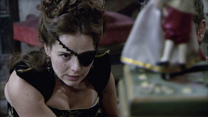 Águila Roja - Lucrecia y Nuño descubren el secreto de la caja