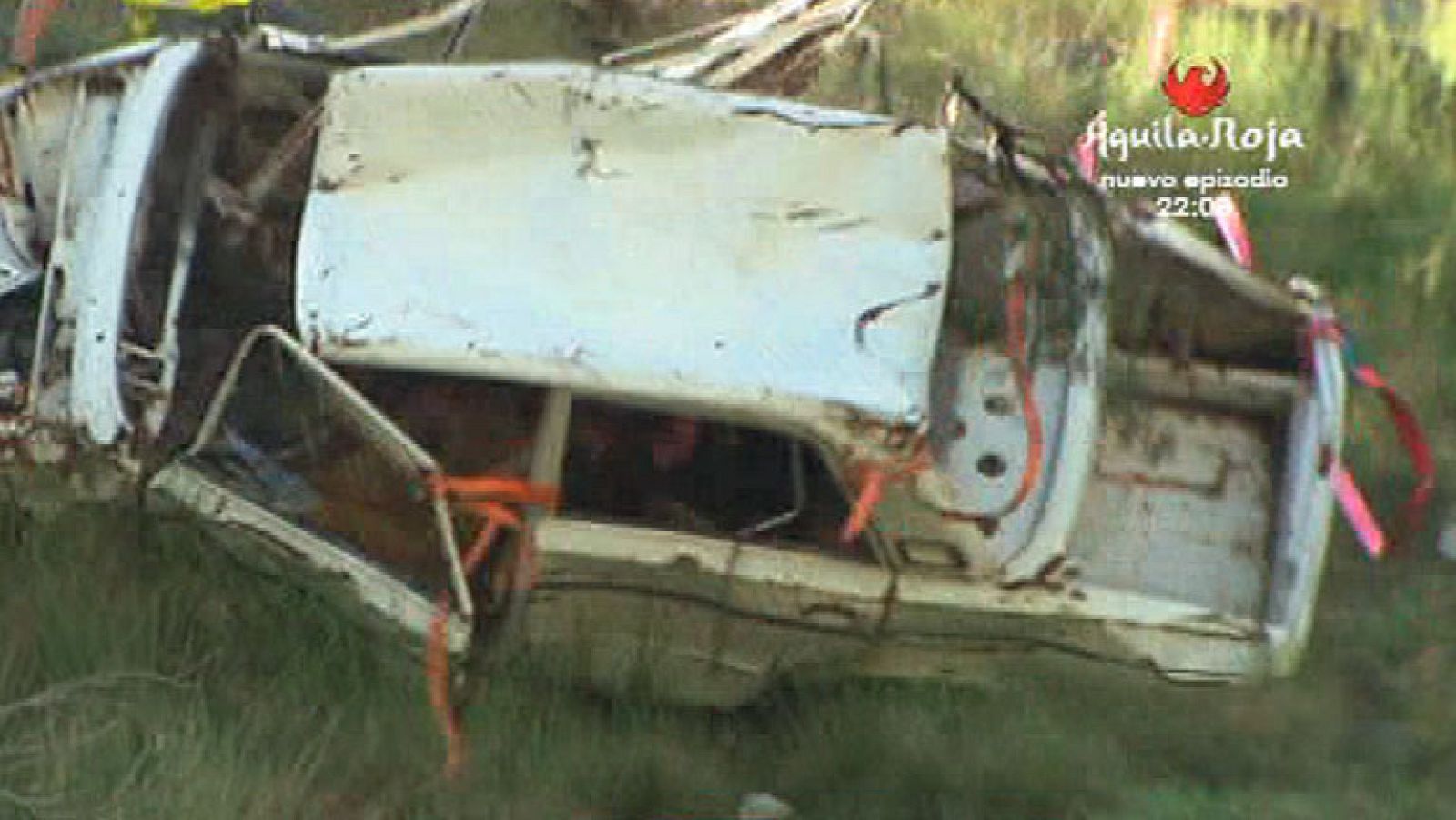 Retiran un coche abandonado durante 20 años