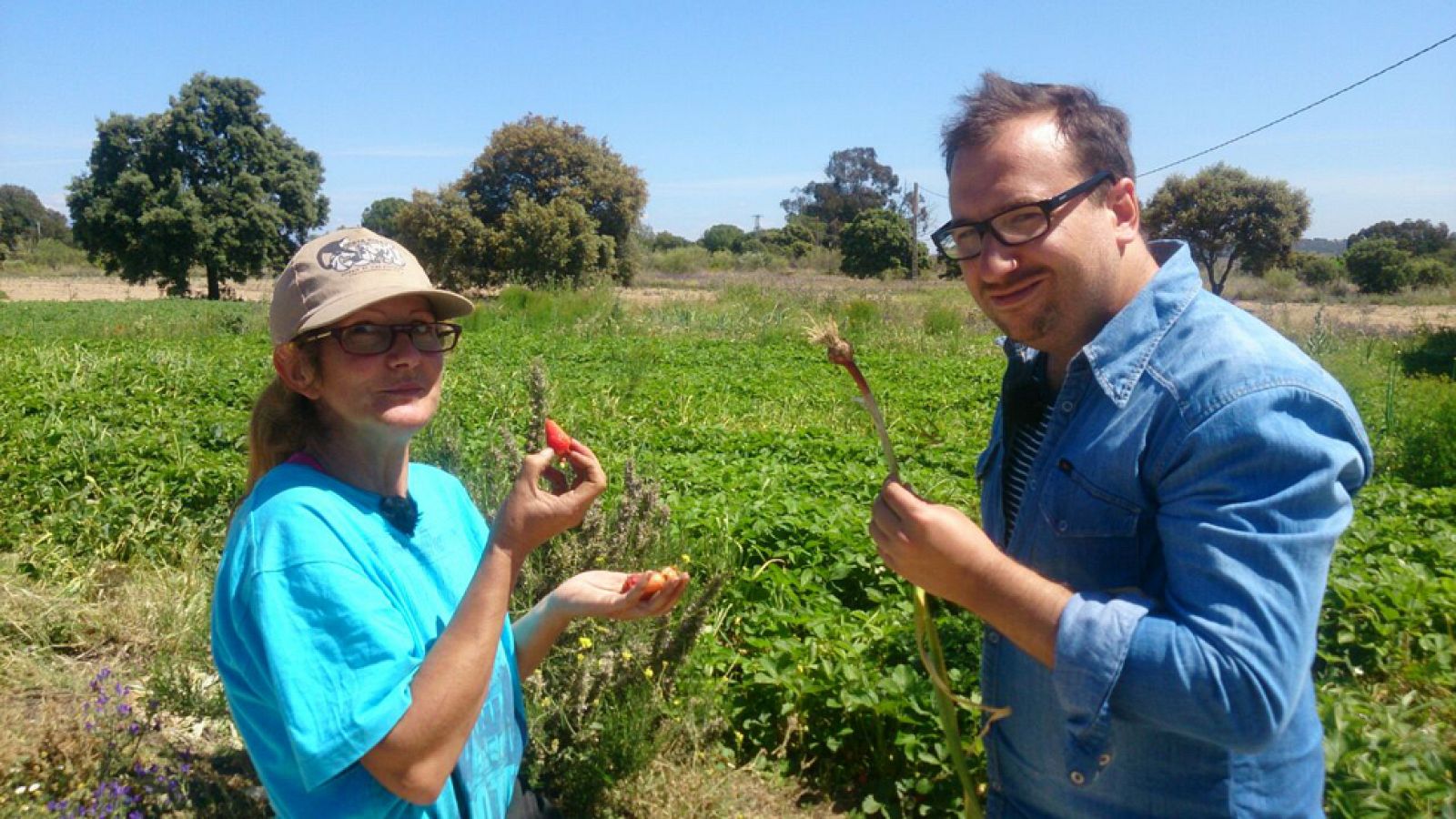 Koldo se lleva a Clarita al huerto