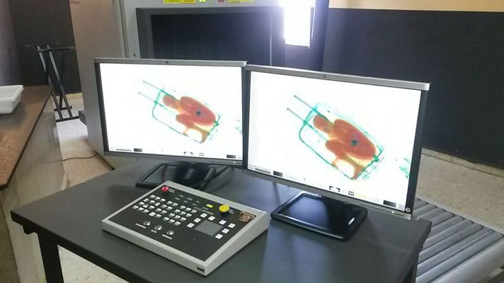 Telediario 1 - El padre del niño hallado en una maleta en Ceuta declara y la madre le visita