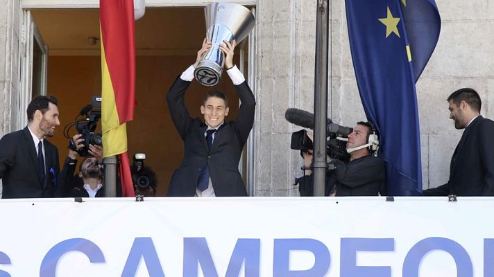 Telediario 1 - El Madrid celebra la Novena con su afición