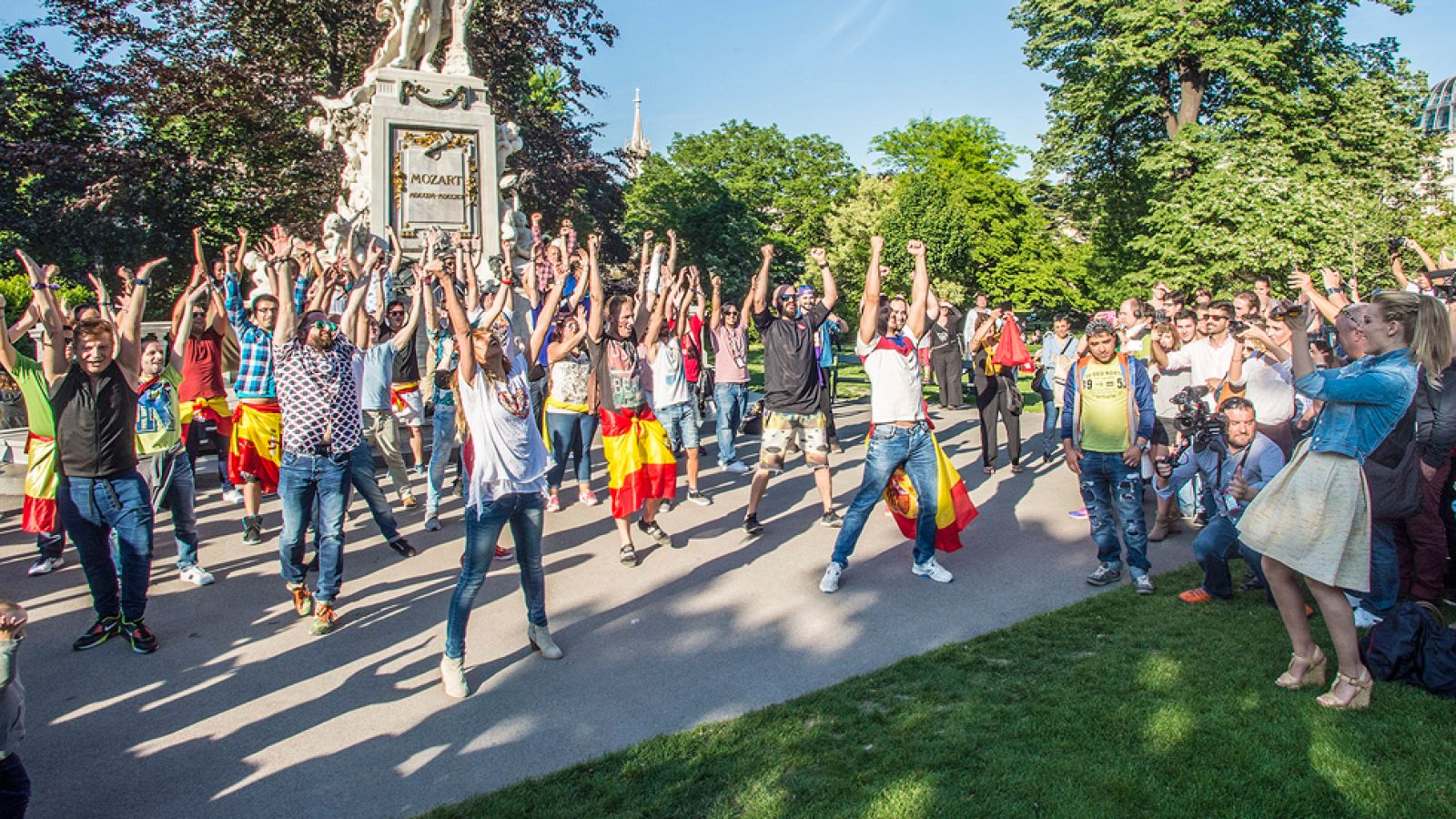 Eurovisión 2015 - Flashmob de eurofans en Viena con Edurne - Eurovisión | Ver