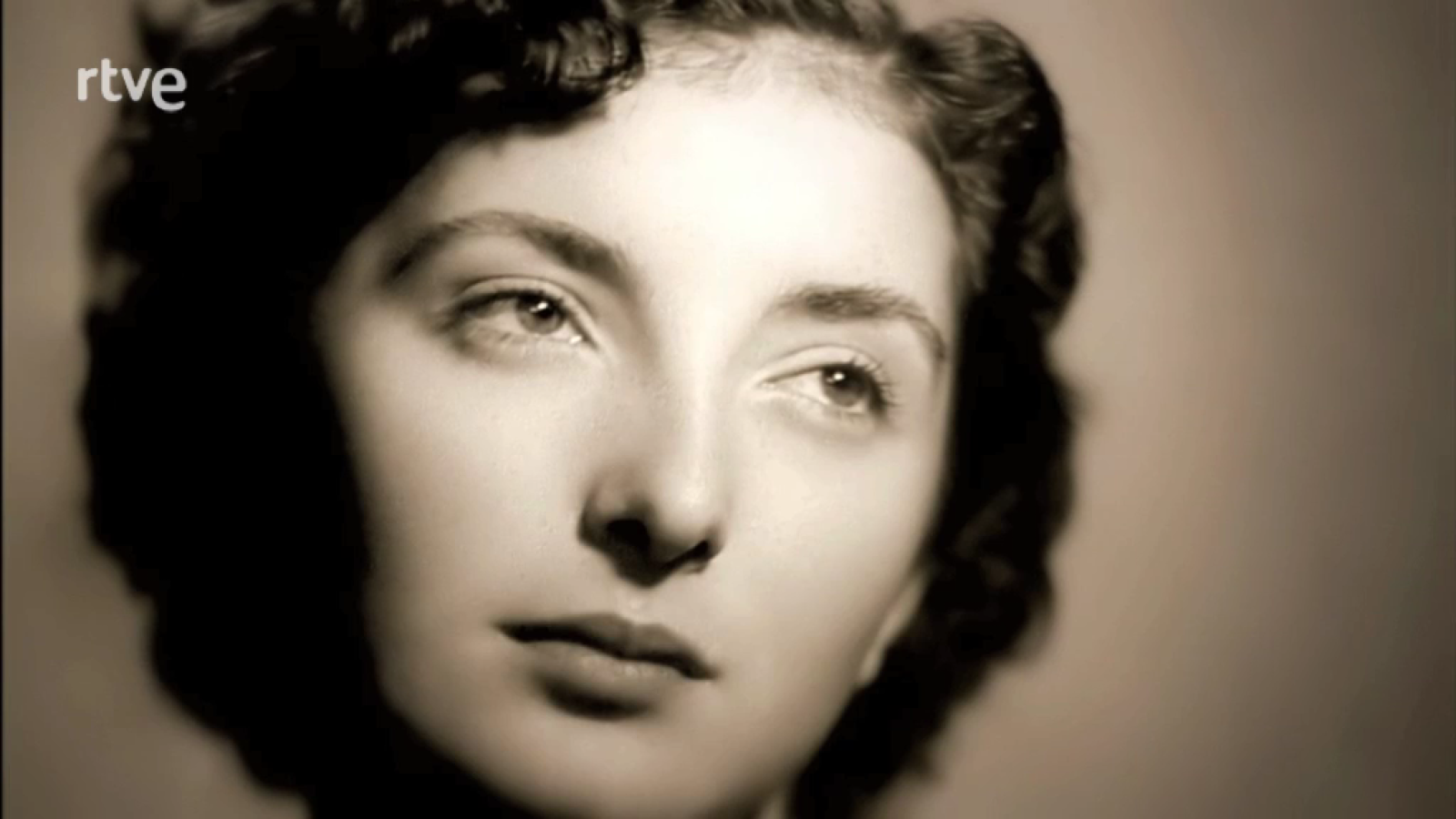 Nuria Espert, una mujer de teatro - Presentación