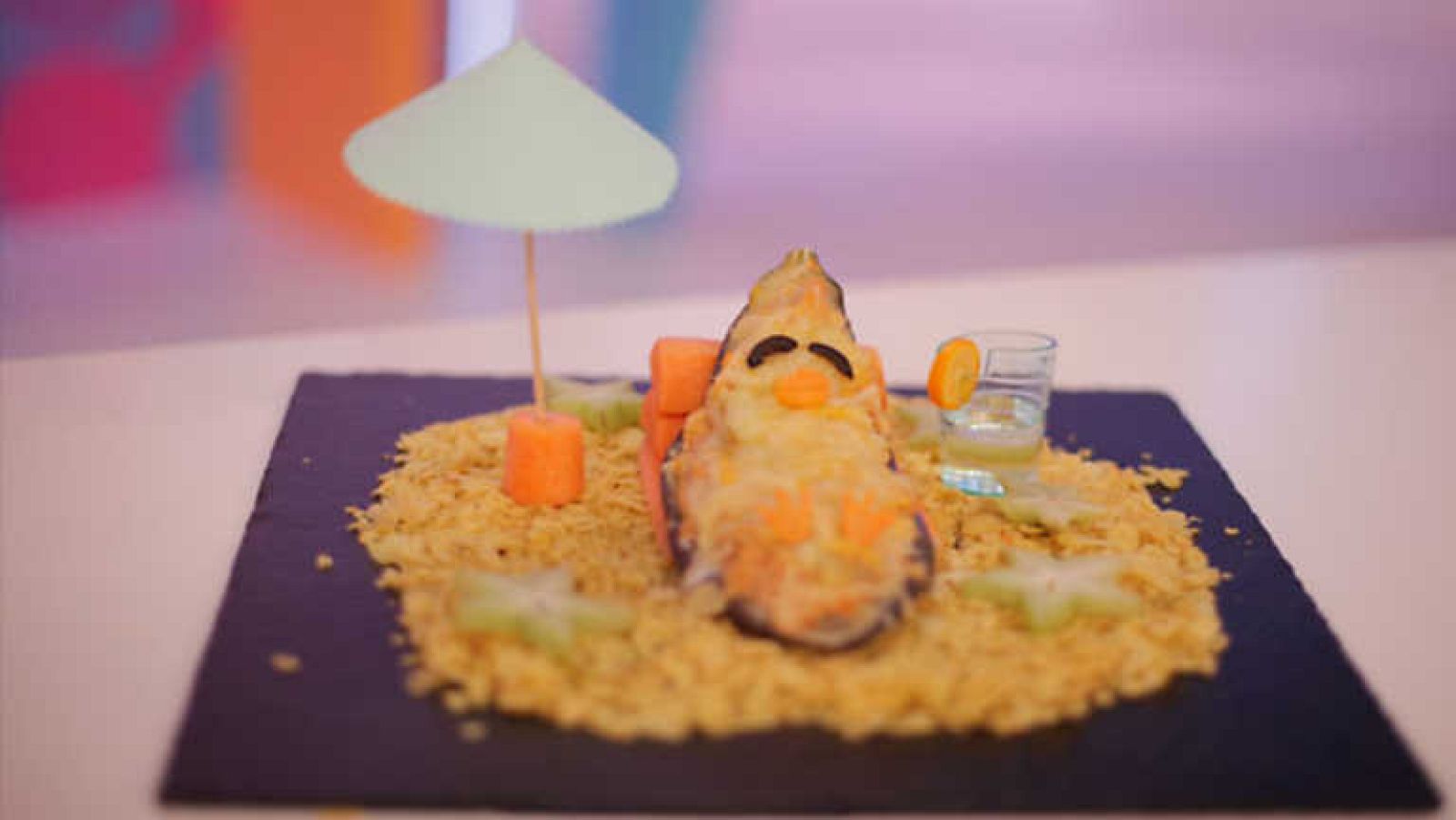 Receta Exprés - Pigüino de berenjena tumbado al sol - Cocina con Clan | Ver