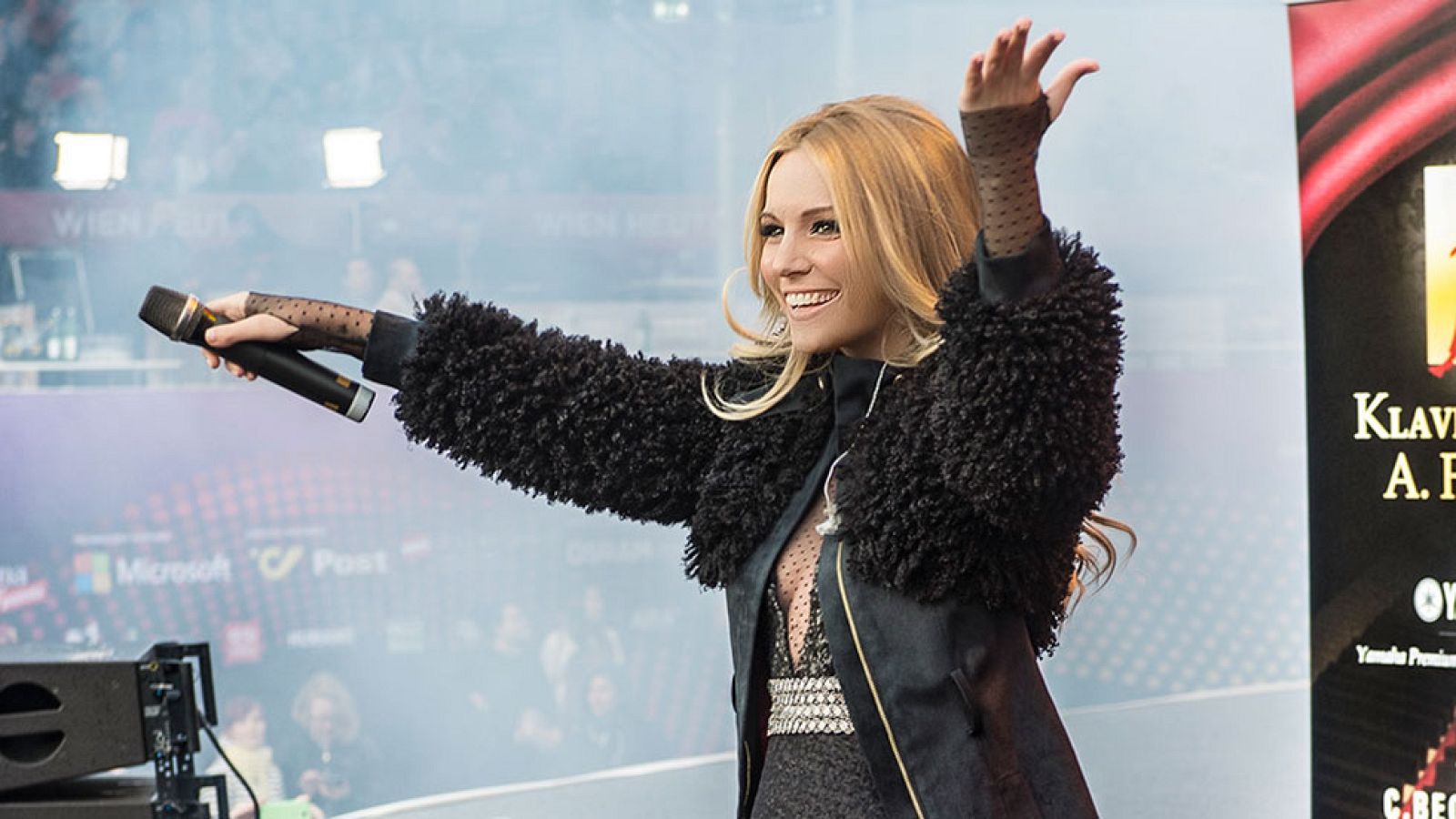 Edurne actuó este miércoles en la Big Five Party, el tradicional concierto en el Eurovision Village situado en el Ayuntamiento de Viena.