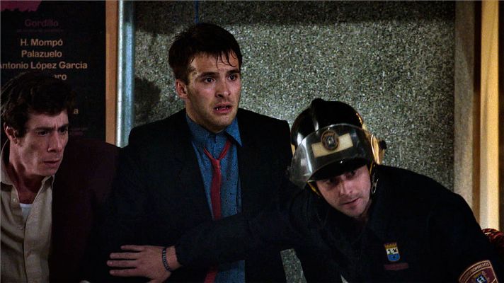 Cuéntame cómo pasó - Los bomberos rescatan a Josete y Karina