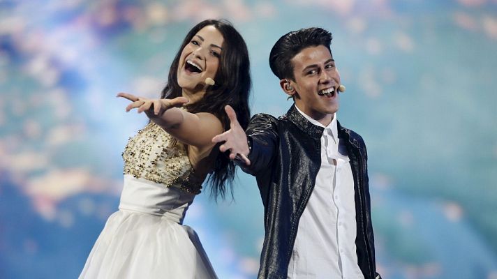 Eurovisión - Anita Simoncini y Michele Perniola cantan `Chain of Lights'