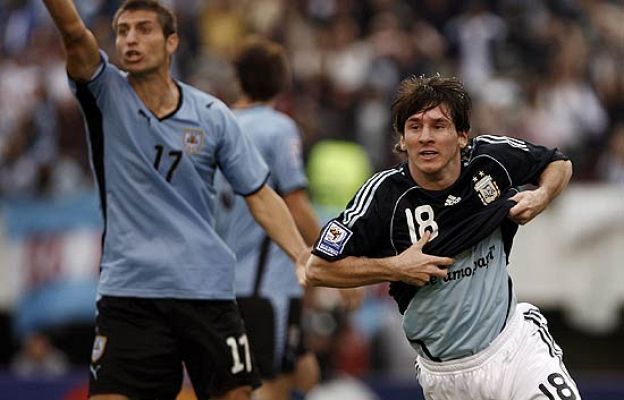  - Messi y Agüero marcan para Argentin