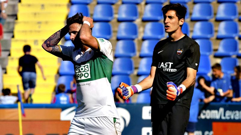 Levante y Elche despidieron la temporada con un anodino empate sin goles, en un partido de fuerzas niveladas y de poca profundidad por parte de ambos equipos y en el que el visitante Aarón desperdició la más clara ocasión de gol del encuentro al fall