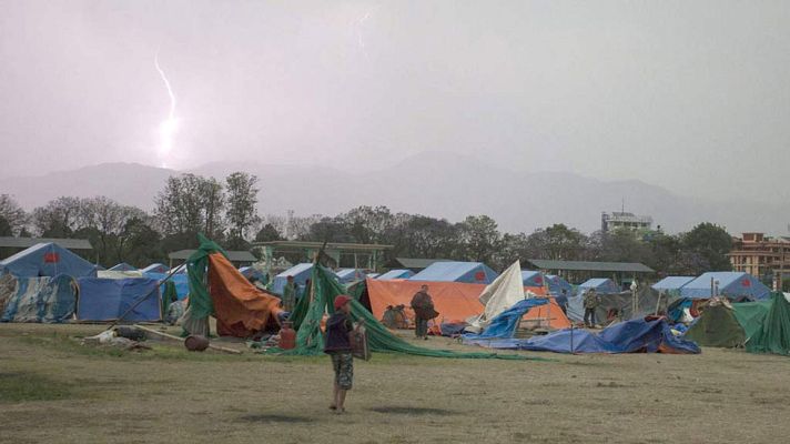 Telediario 1 - Calculan que hará falta 6000 millones para reconstruir Nepal