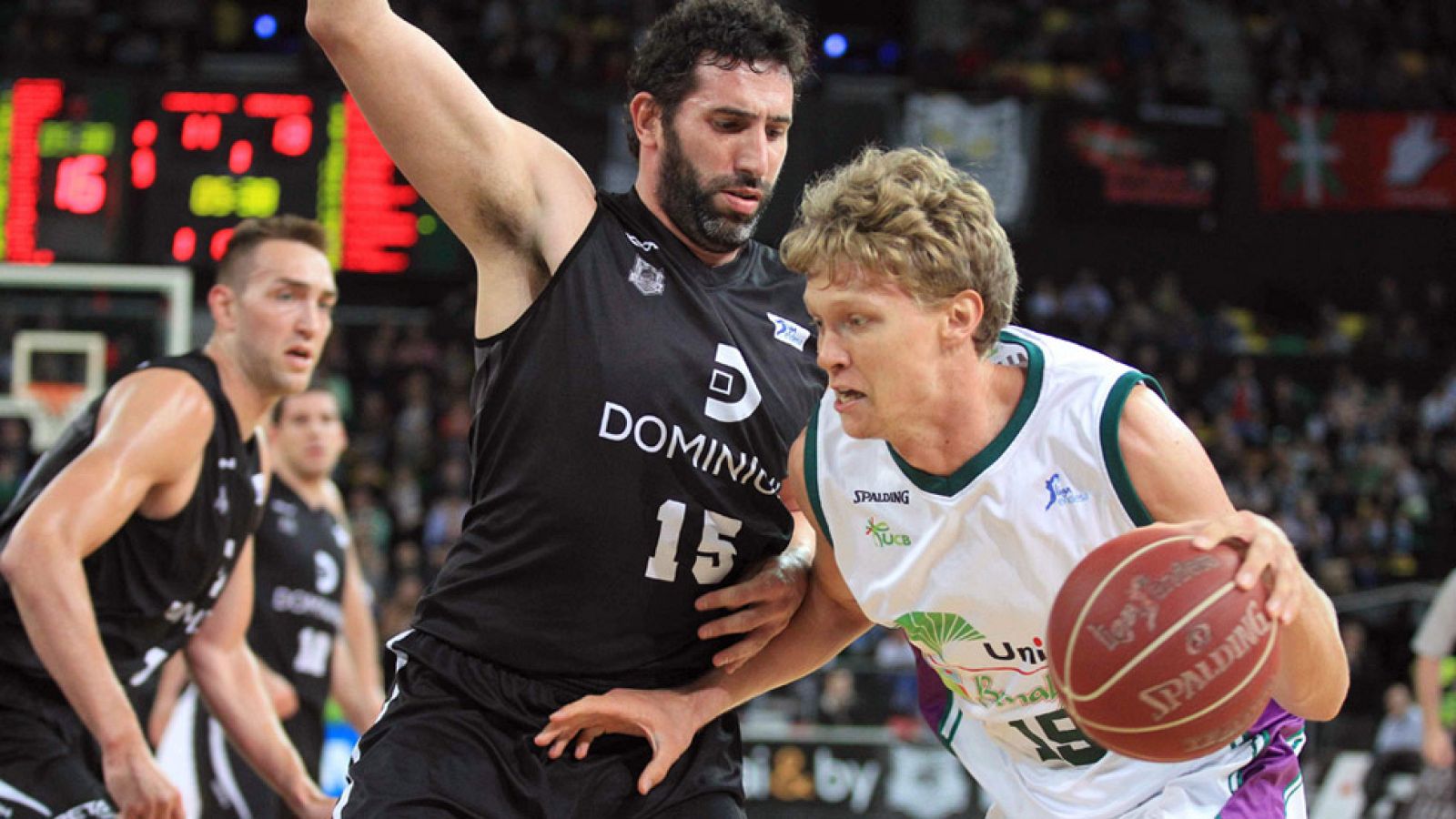 El Unicaja se reencontró con la victoria en un emocionante partido en Bilbao entre dos equipos que disputarán los playoffs por el título.