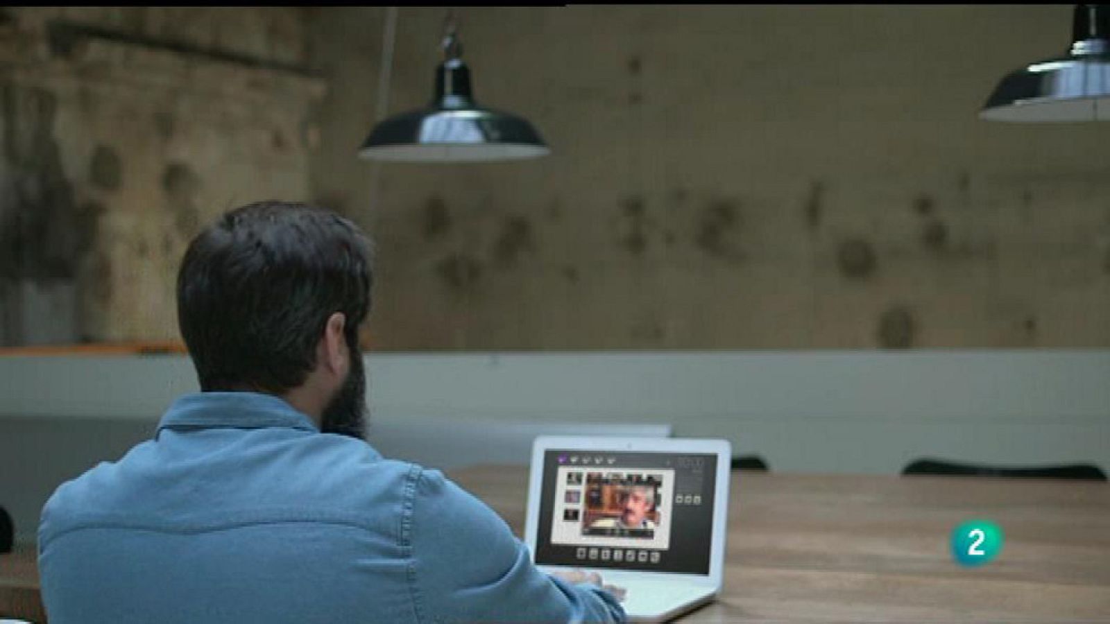 Página Dos - El impostor: "¿Cuánto tardan los escritores en escribir un libro?"