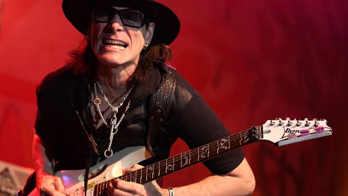 Telediario 1 - El guitarrista Steve Vai ofrece clases magistrales en España