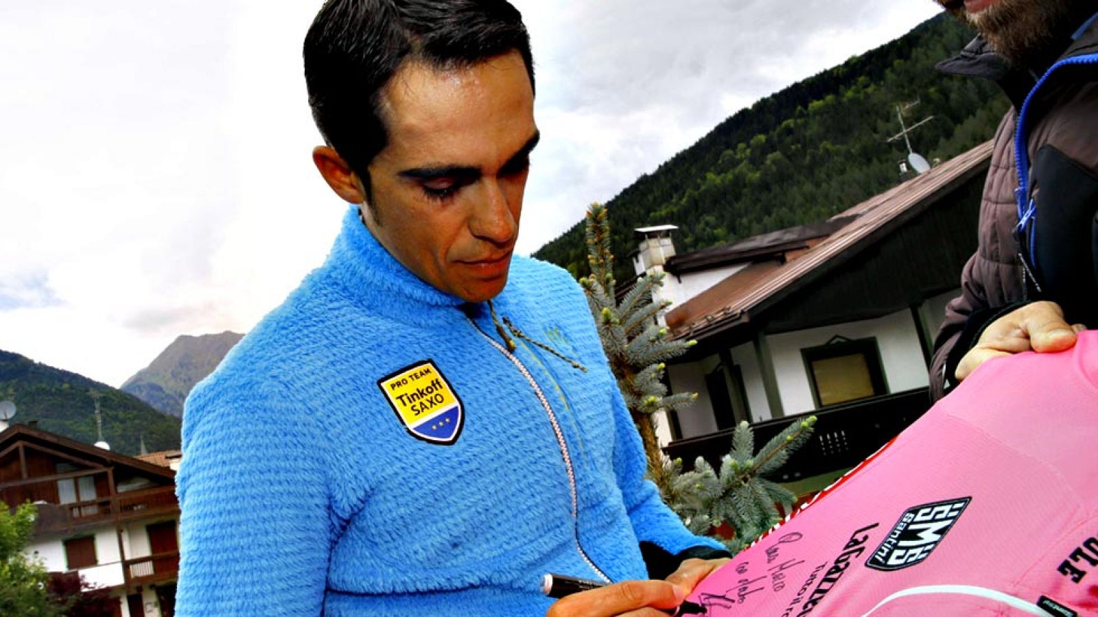 El español Alberto Contador (Tinkoff Saxo) es el líder sólido del Giro tras lo sucedido en las primeras jornadas claves y a pesar de sus dos caídas, que lo habían dejado un tanto "maltrecho", ha demostrado que es capaz de sobreponerse en poco tiempo