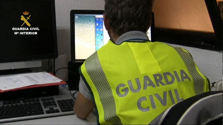 Telediario 1 - Detienen a un joven acusado de abusar de nueve menores