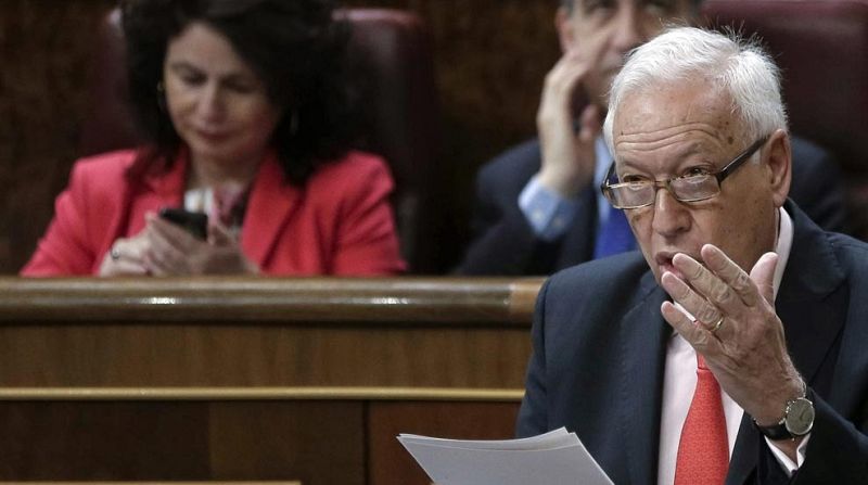 Margallo asegura que ni Manuela Carmena ni Podemos son "un peligro para la democracia" - Informativo 24h | Ver